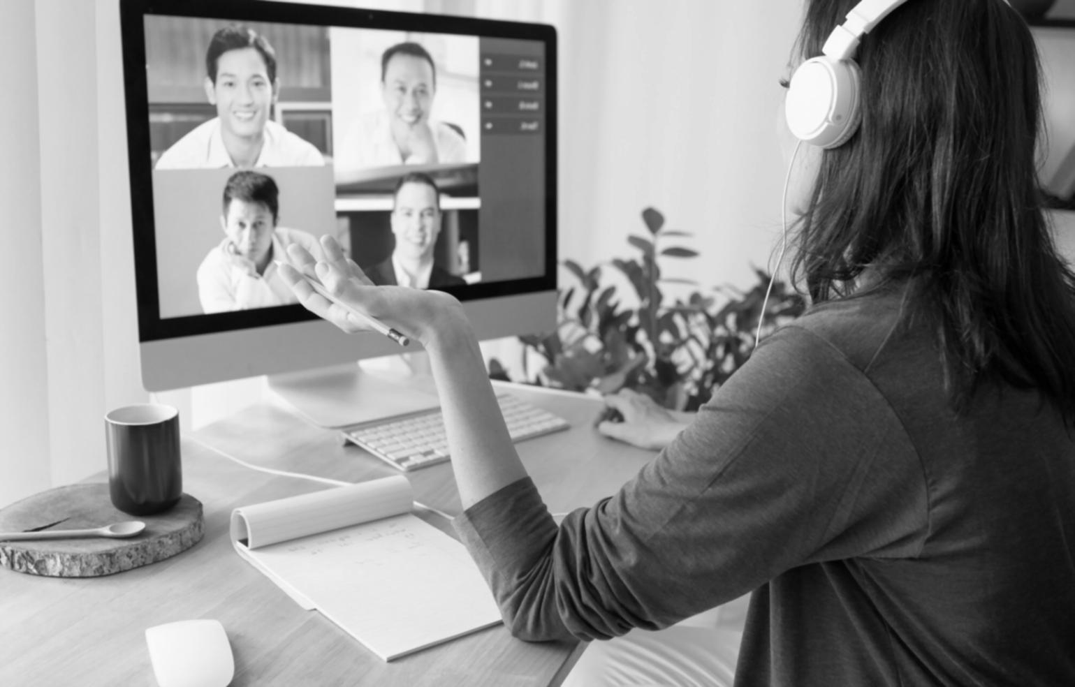 Teilnehmer beim interaktiven Budgetplanungs-Workshop mit praktischen Übungen