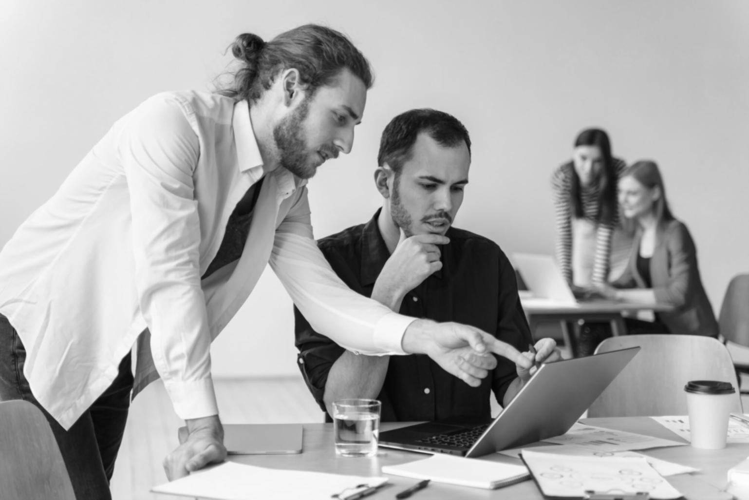 Gemütliches Beratungsgespräch am Küchentisch